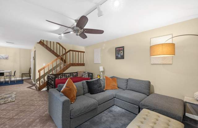READY TOWNHOME LOCATED IN A PRIME FORT MYERS LOCATION!!! Gallery 3