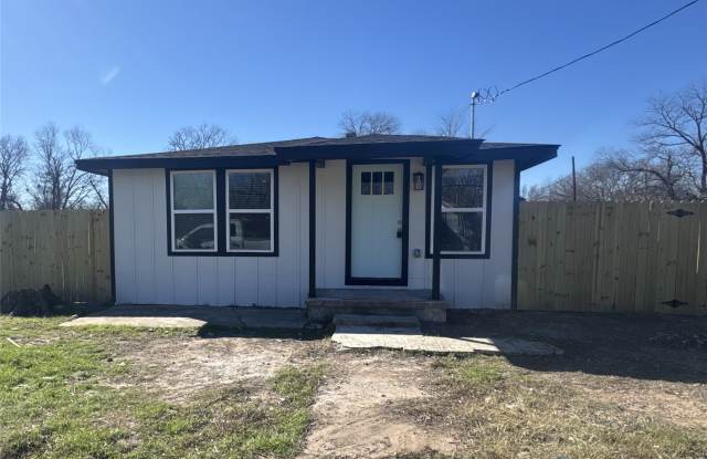1128 Texas Street - 1128 Texas Street, Waco, TX 76704 1128 Texas Street - 1128 Texas Street, Waco, TX 76704