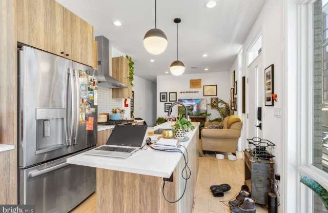 408 W THOMPSON ST. Gallery 4