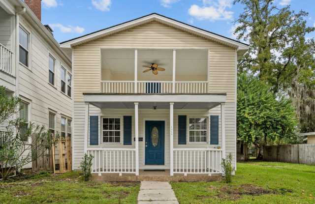 Charming 4-Bedroom Home Near Downtown Savannah with Spacious Yard Gallery 1