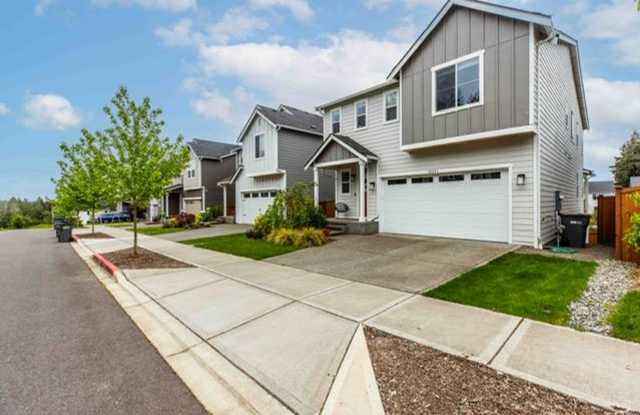Spacious 4 Bed, 3.5 Bath Home in Silverdale with Loft & Rec Room Gallery 3