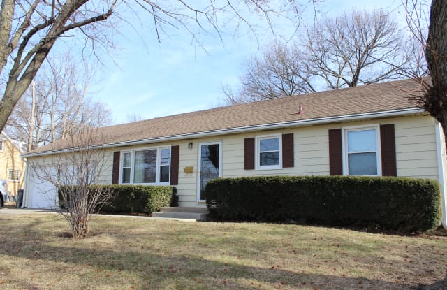 7039 Nieman Rd - 7039 Nieman Road, Shawnee, KS 66203