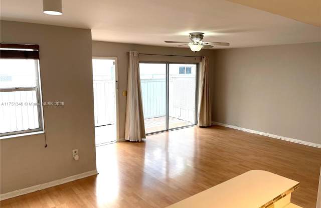 4560 SW 68th Ct Cir Gallery 4