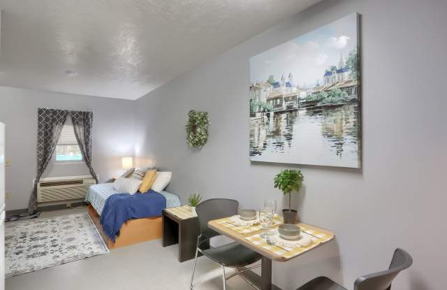 Slippery Rock Studio Apartment! Gallery 3