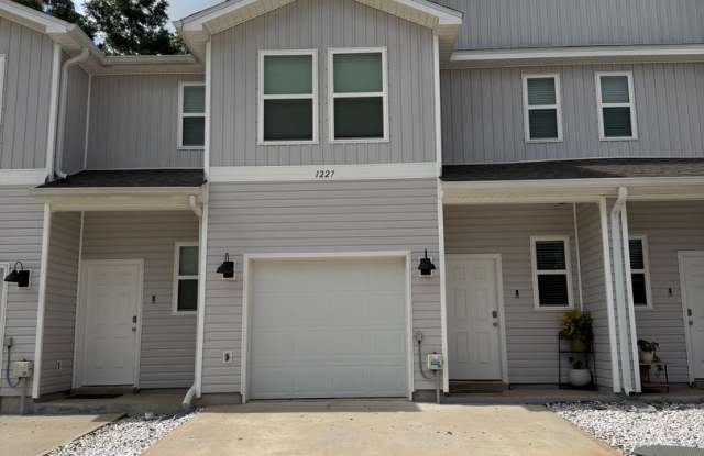 Must see newer Townhome! photos photos Must see newer Townhome! photos photos