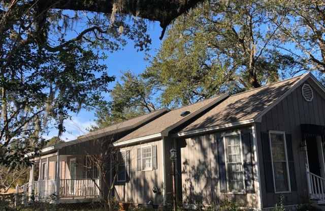 143 Hollis Lane - 143 Hollis Lane, Myrtle Grove, NC 28409