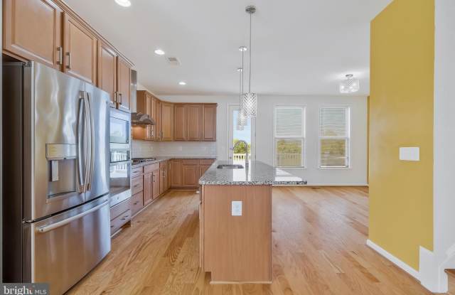 42502 DOGWOOD GLEN SQUARE Gallery 2