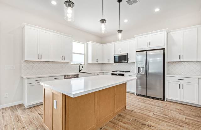 4 Bedroom - Ready for you to Call It Home!! photos photos