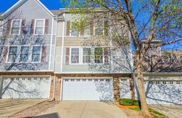 2 Bedroom, 2.5 Bath Townhome in Urbandale with 2 car attached garage! photos photos