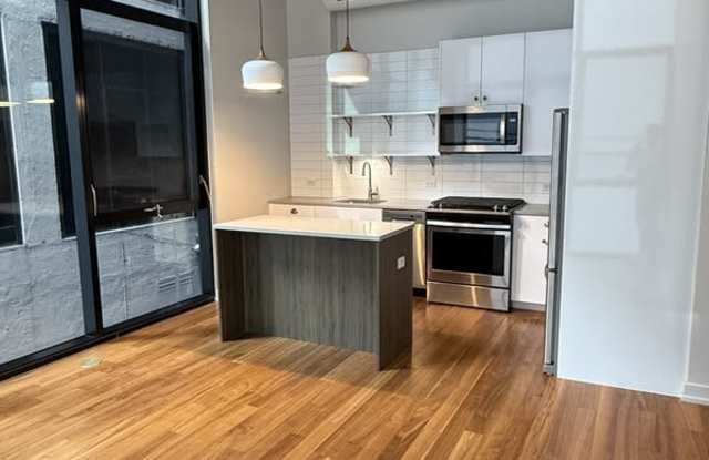 160 W Superior Gallery 2