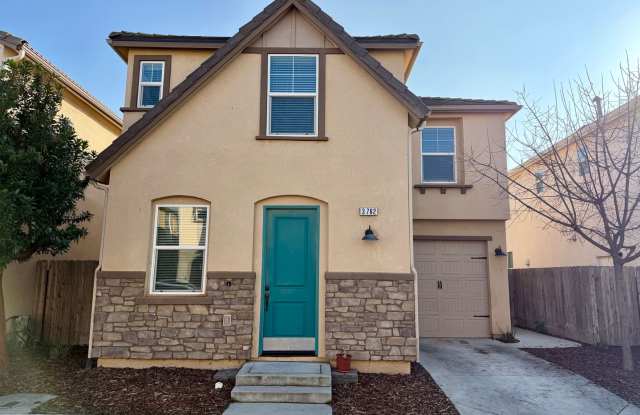 Beautiful 3/2.5 near Clovis East - 3762 Friendship Lane, Fresno County, CA 93619