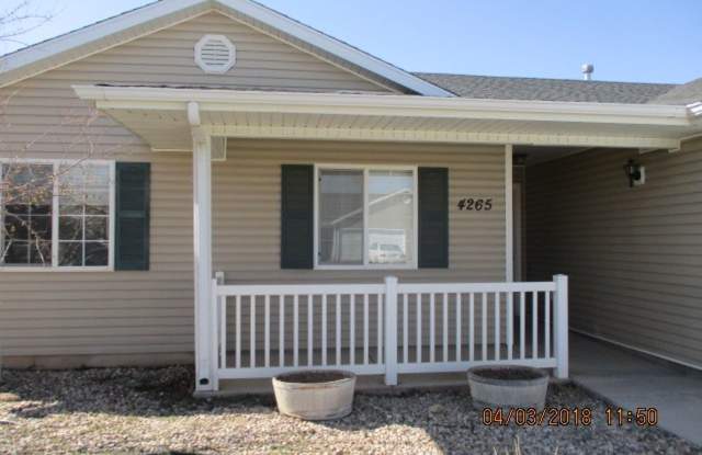 3 bedroom 2 bath Twin Home - Pets considered! photos photos