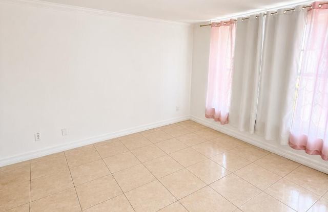 5540 W GLENDALE Avenue Gallery 3