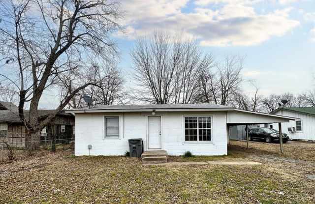 212 South McCracken Street - 212 North McCracken Street, Chouteau, OK 74337