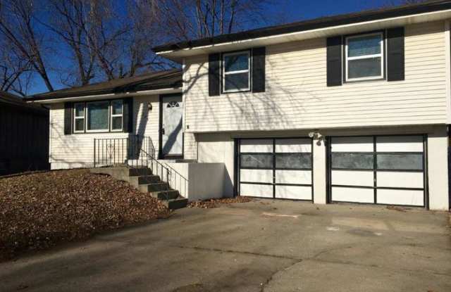 300 Holiday Drive Gallery 2