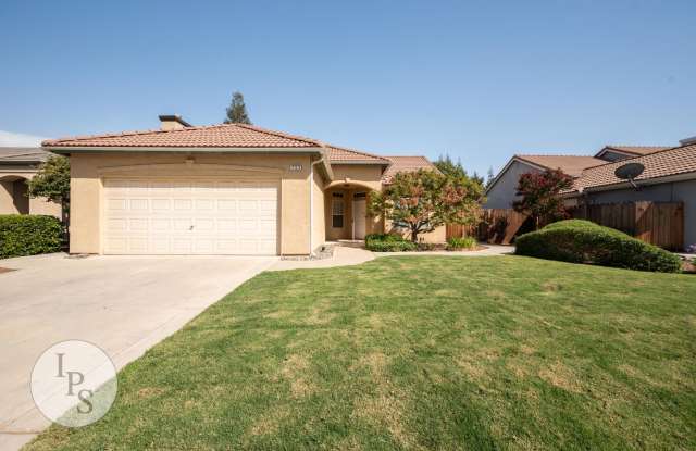 Clovis 3BR/2BA Home with New A/C, Covered Patio & Gardener Included Gallery 1