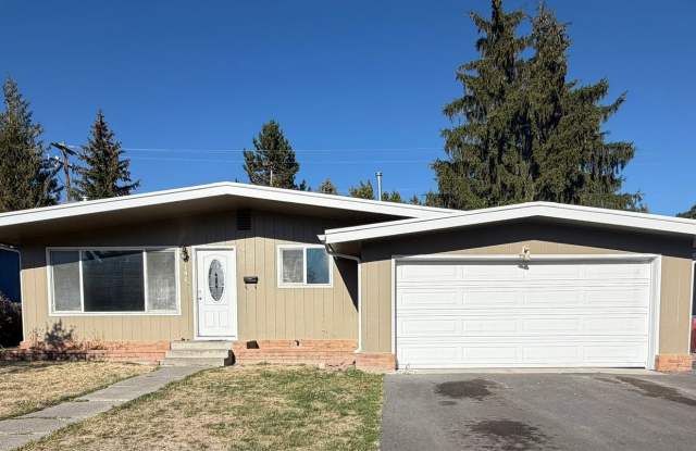 Newly Renovated 3 Bedroom, 2 Bathroom Home - Located near Sky Lakes and Oregon Tech! Gallery 1