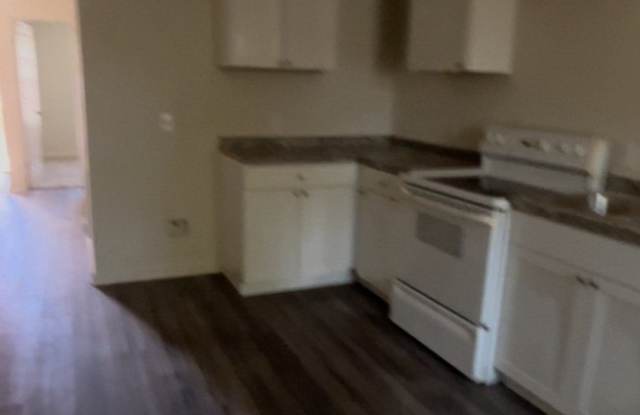 1402 W HUTCHINS PL Gallery 4