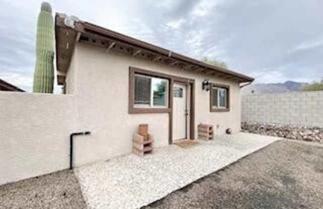 8010 N La Oesta Avenue - 8010 North la Oesta Avenue, Casas Adobes, AZ 85704 8010 N La Oesta Avenue - 8010 North la Oesta Avenue, Casas Adobes, AZ 85704