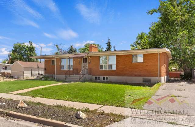 2 Bed 1 Bath Roy Triplex - 5320 South 2100 West, Roy, UT 84067