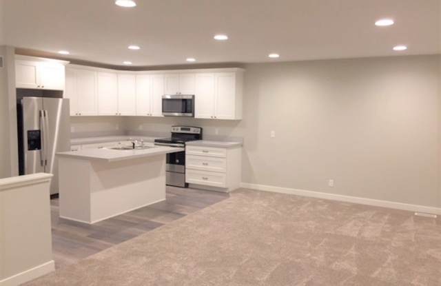 Spacious 2 Bed/2 Bath Condo in Prime Location Gallery 4