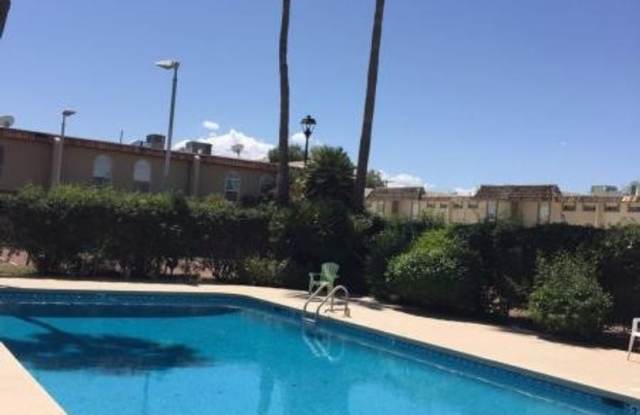 Great Updated, Remodeled Home, A/C, Community Pool, Covered Parking Gallery 4