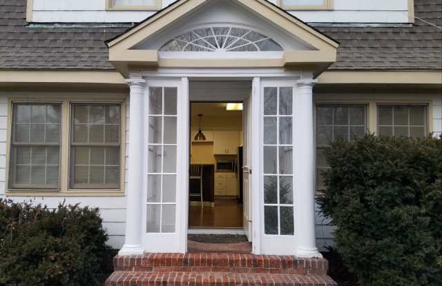440 Danbury Rd - 440 Danbury Road, Cannondale, CT 06897