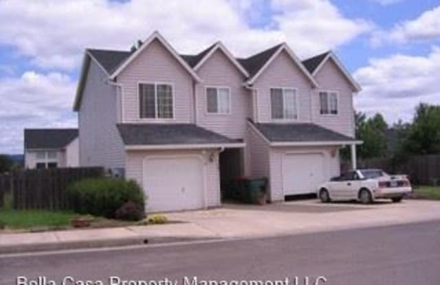 305 S 1st St - 305 South 1st Street, Carlton, OR 97111