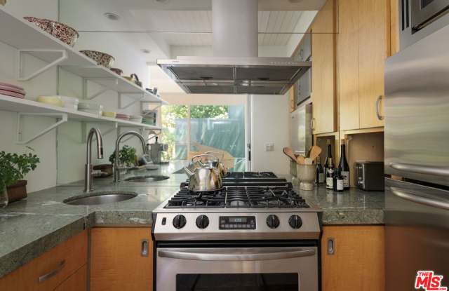 8322 Ridpath Drive Gallery 4