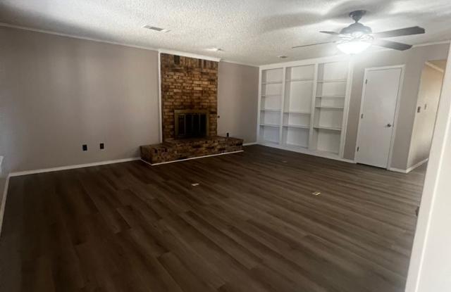 MOVE IN SPECIAL CALL NOW Gallery 3