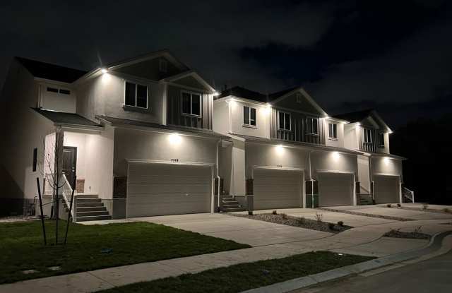 Beautiful 4-BED TOWNHOME FOR RENT Gallery 1