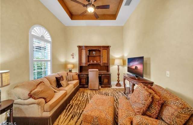 7672 Sussex Court Gallery 4