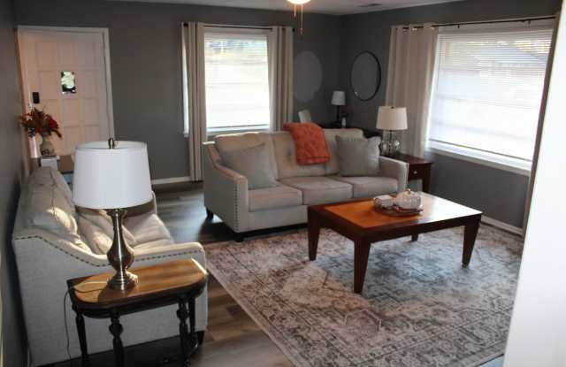 3 bed 2 bath 2 car garage near campus. - 1501 Hartford Road, Manhattan, KS 66502