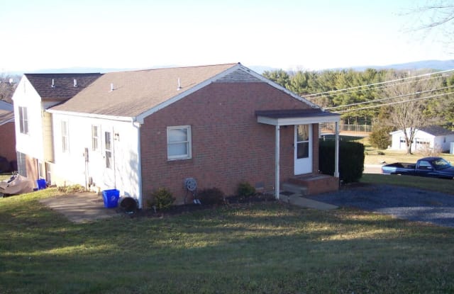 275 SUMMIT ST - 275 Summit Street, Dayton, VA 22821