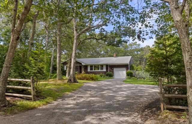 813 Edge of Woods Road Gallery 3
