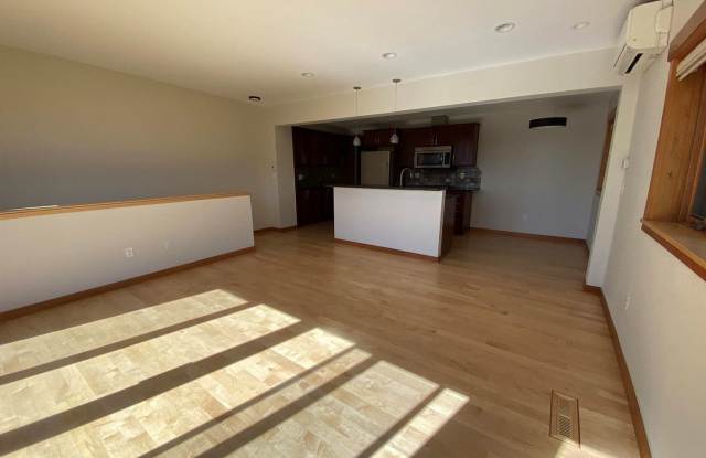 1697 Mapleton Avenue Gallery 2