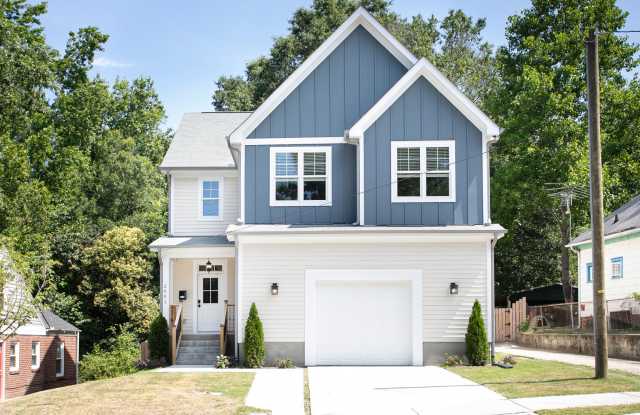 Spacious 4bd / 2.5 ba Home with fenced yard mins from Downtown Durham Gallery 1