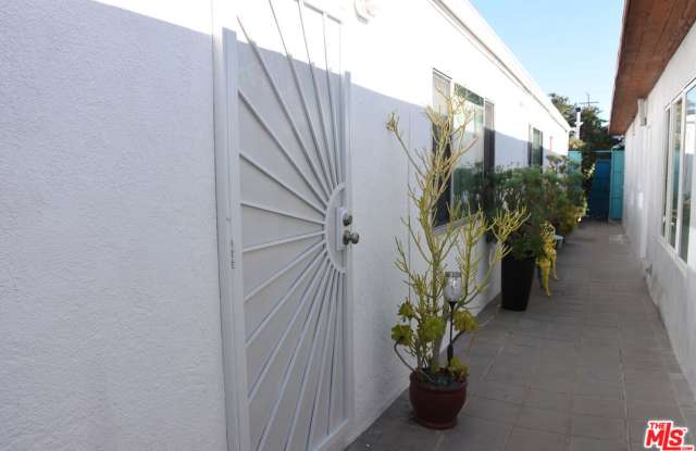 415 ROSE AVE - 415 Rose Avenue, Los Angeles, CA 90291