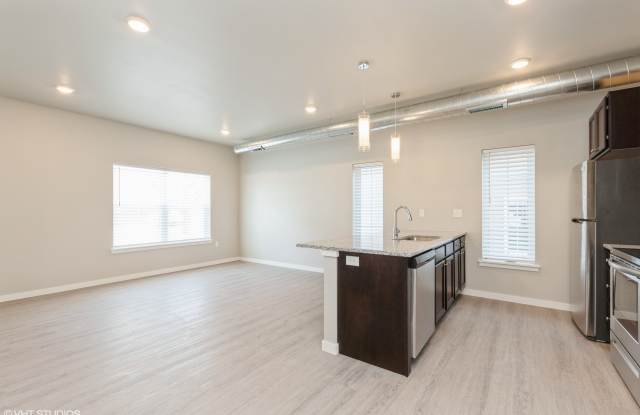 Villas at The Hub Townhome - 3 Bed/2.5 Bath Gallery 4