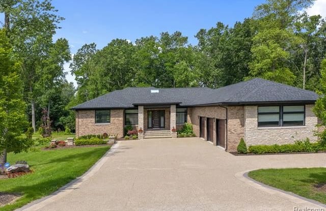 2322 CHERRYLAWN Avenue - 2322 Cherrylawn Avenue, Oakland County, MI 48302