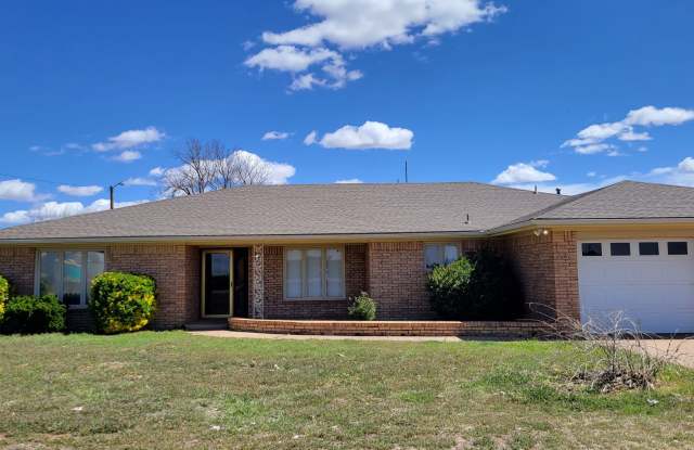 Country Living! 3/2/2 with Basement! Available May 1st, 2025!! photos photos