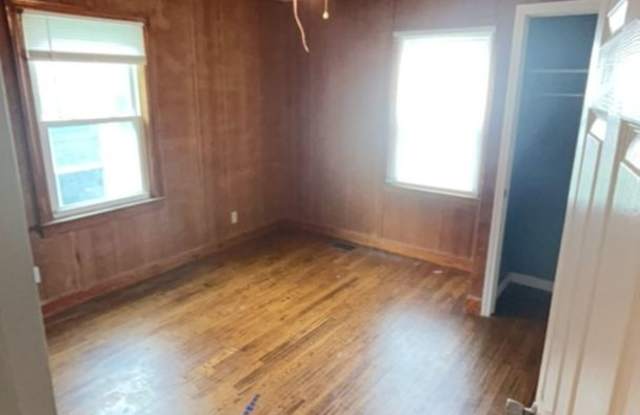 Nice 4BR/1BA house with Appliances Gallery 4