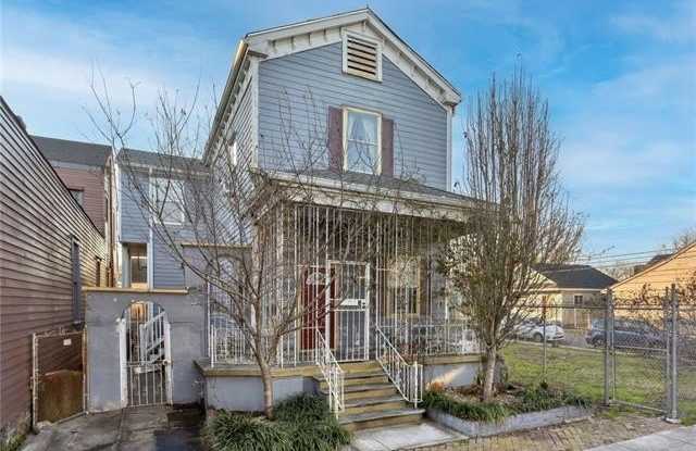 1136 TOURO Street photos photos