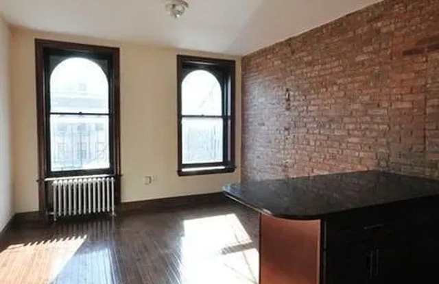 422 Amsterdam Avenue Gallery 2