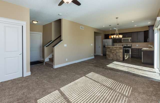 Gorgeous 4 Bed Home! Gallery 3
