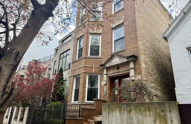 1350 N LEAVITT Street photos photos