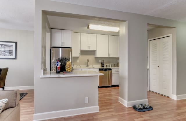 Crystal Plaza Apartments Gallery 3