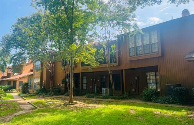 MOVE IN SPECIAL-$250 OFF FIRST MONTH'S RENT-2 BEDROOM TOWNHOME IN GATED COMMUNITY OF EASTWOOD ON THE BAYOU - 3542 Eastlake Drive, Shreveport, LA 71105 MOVE IN SPECIAL-$250 OFF FIRST MONTH'S RENT-2 BEDROOM TOWNHOME IN GATED COMMUNITY OF EASTWOOD ON THE BAYOU - 3542 Eastlake Drive, Shreveport, LA 71105