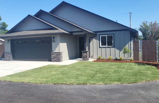 3 bed 2 bath Single Family Home for Rent in Grants Pass photos photos