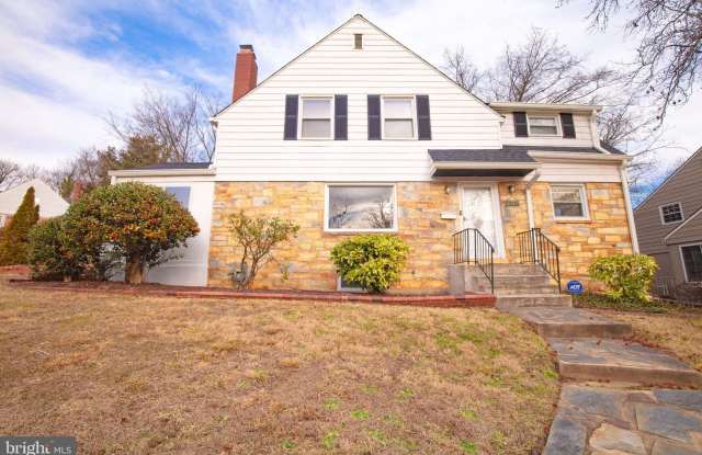 5810 GREENLEAF Road Gallery 2